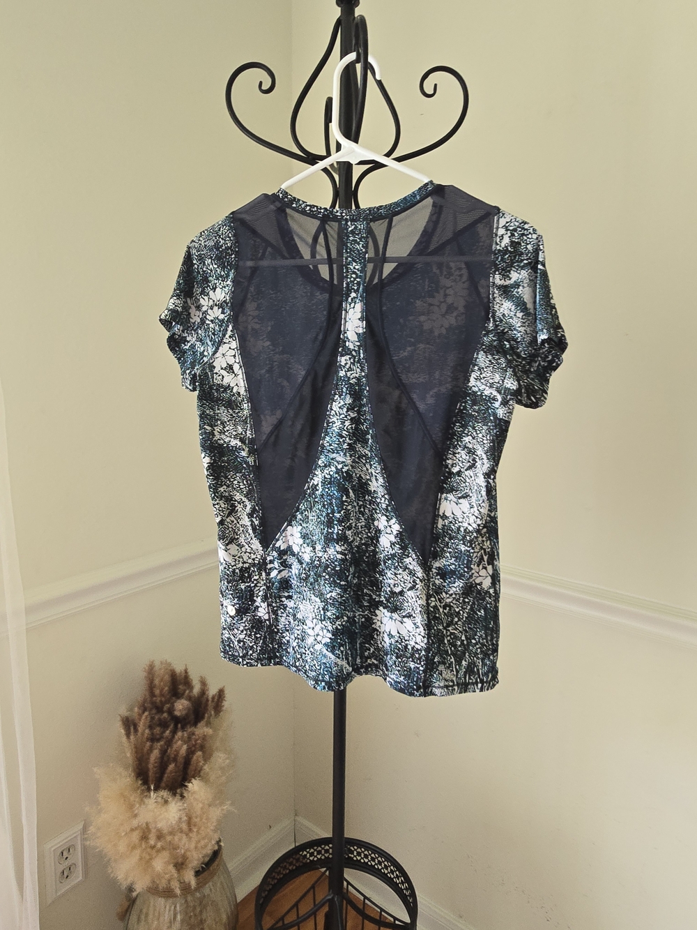 lululemon athletica Black & White Floral Mesh-Yoke Tee - Picture 5 of 7